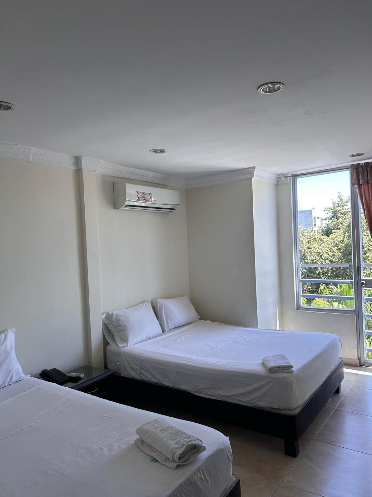 Kalina Hotel Хирардот Экстерьер фото